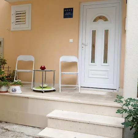 Apartment Ante Apartment